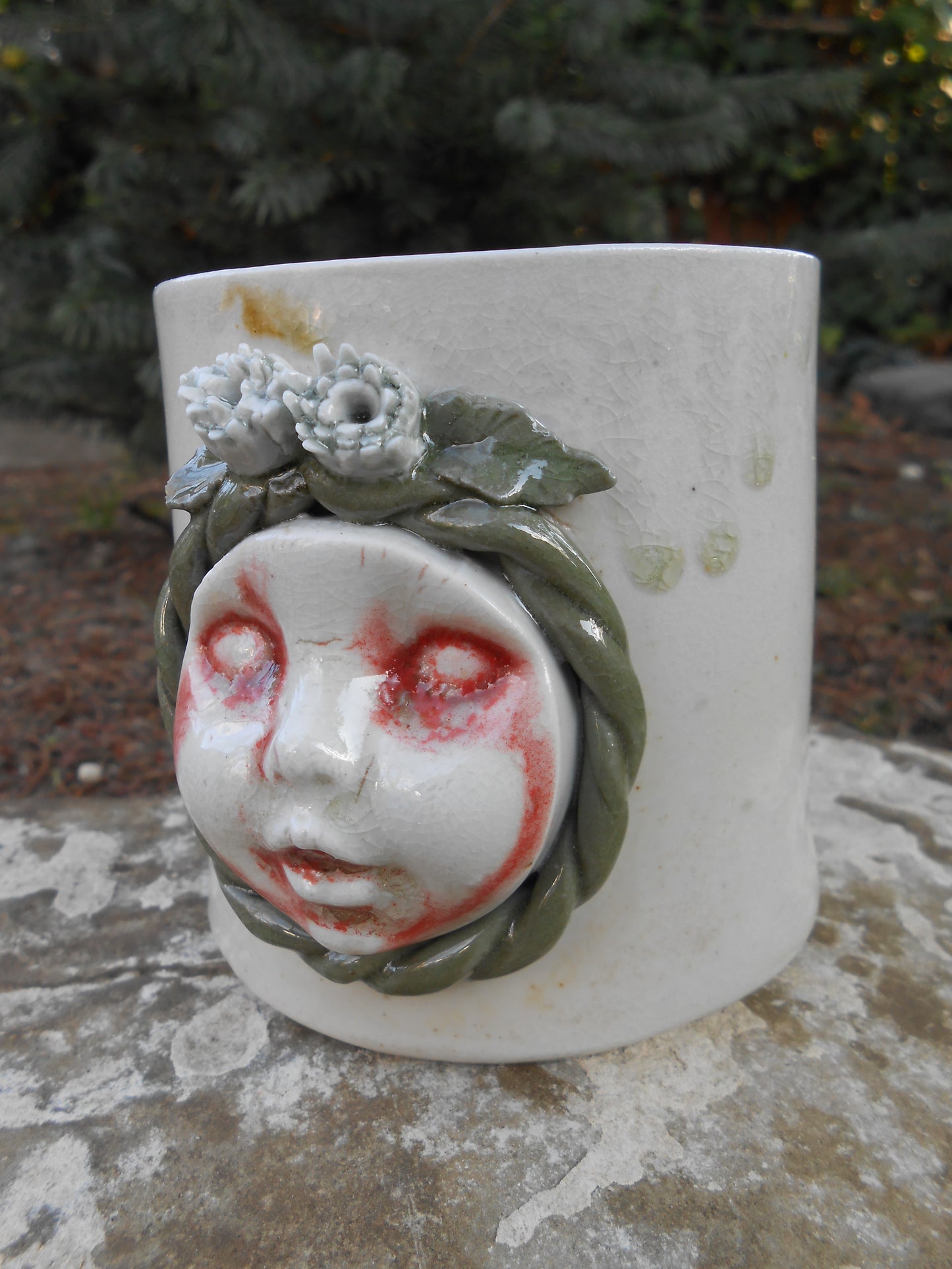 White Flowered Crown Beeb Face Mug