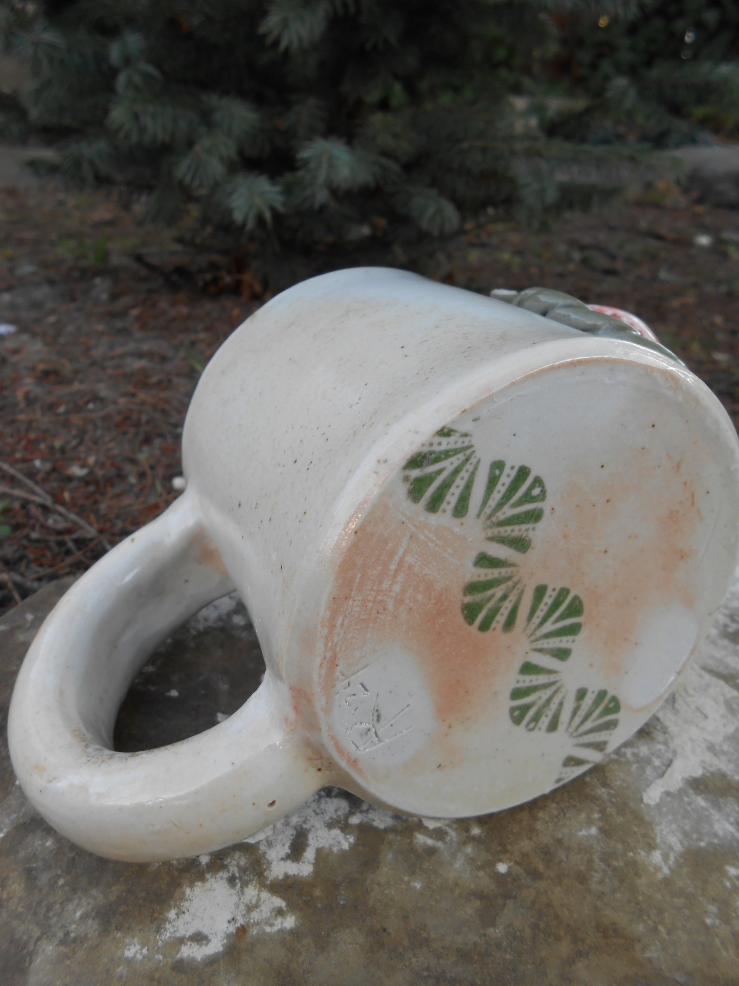 White Flowered Crown Beeb Face Mug